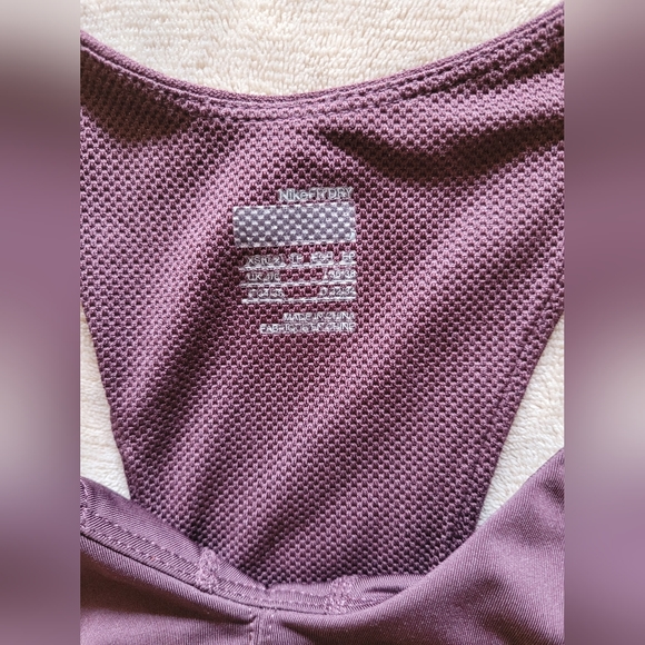 Nike fit dry xs workout tank with built in bra - Picture 3 of 5